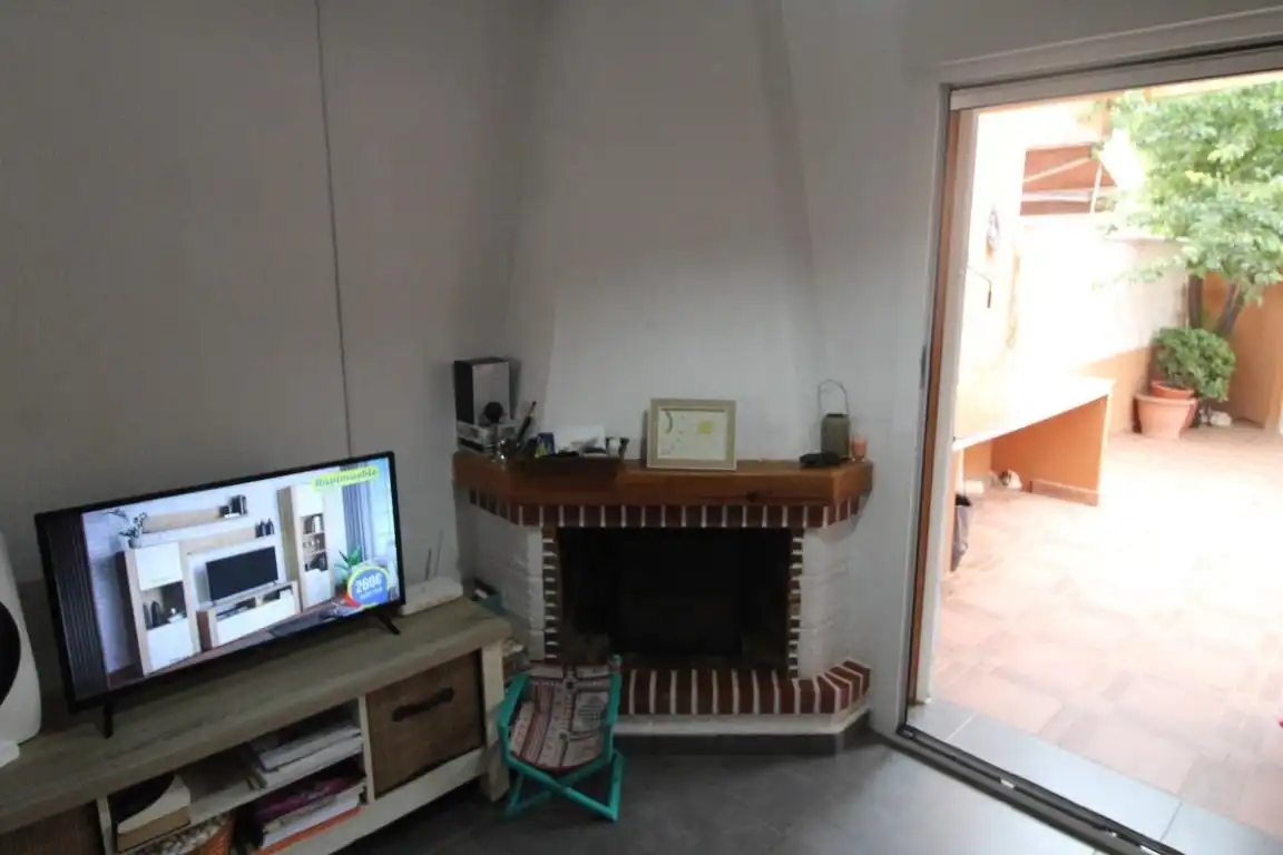 Sala d'estar de Casa adosada en venda en Torrevieja amb Jardí privat, Terrassa i Moblat