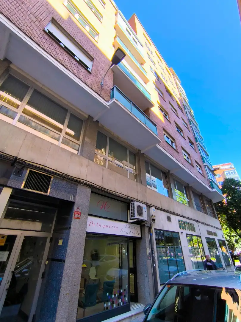 Vista exterior de Local en venta en Palencia con Aire acondicionado, Calefacción y Amueblado