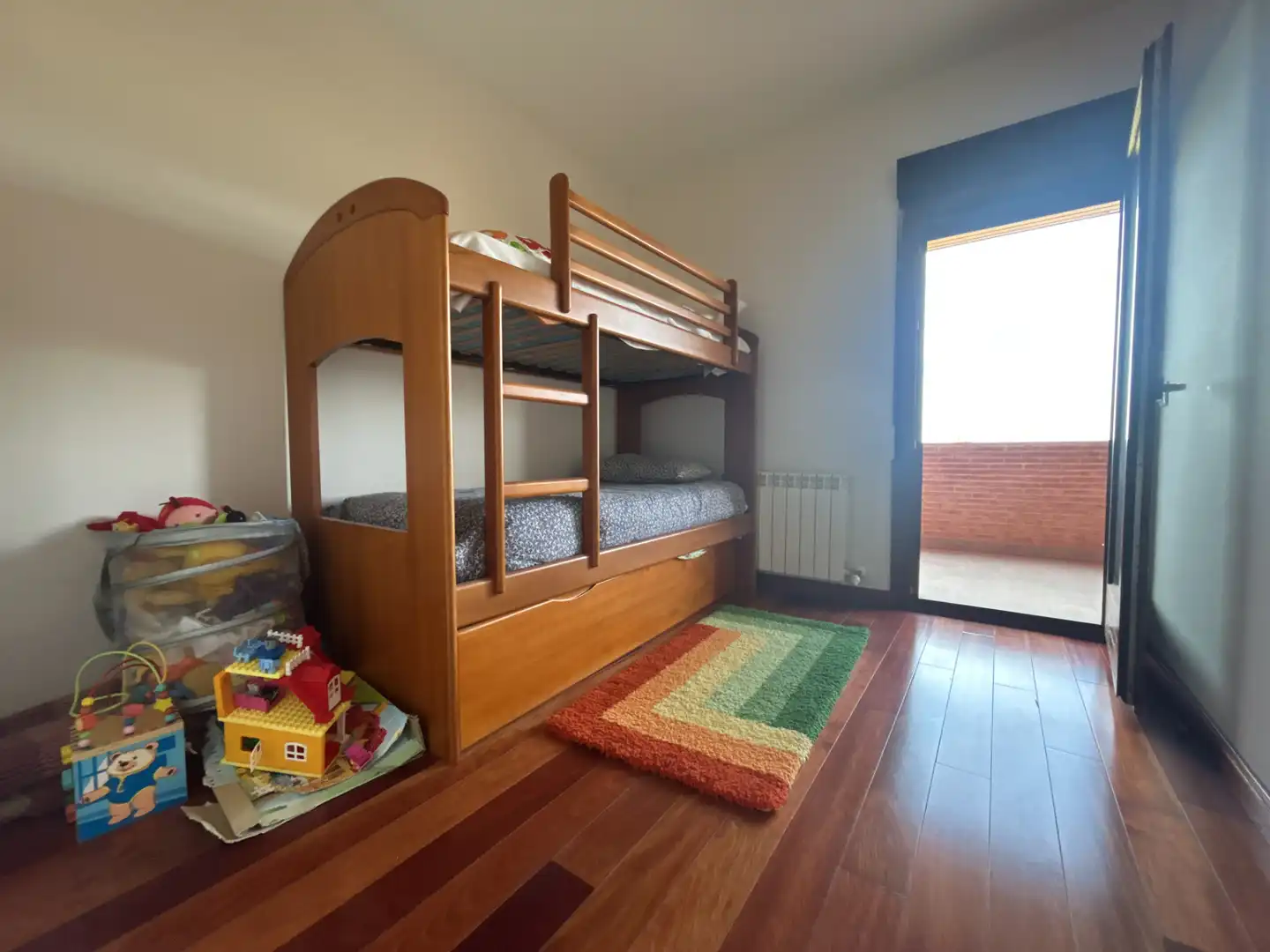 Dormitori de Casa o xalet en venda en Layos amb Aire condicionat, Calefacció i Jardí privat