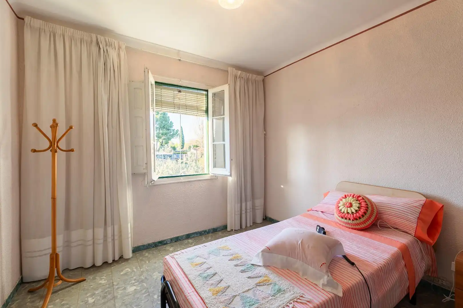 Habitación de Finca rústica en venta en Huesca con Calefacción, Jardín privado y Terraza