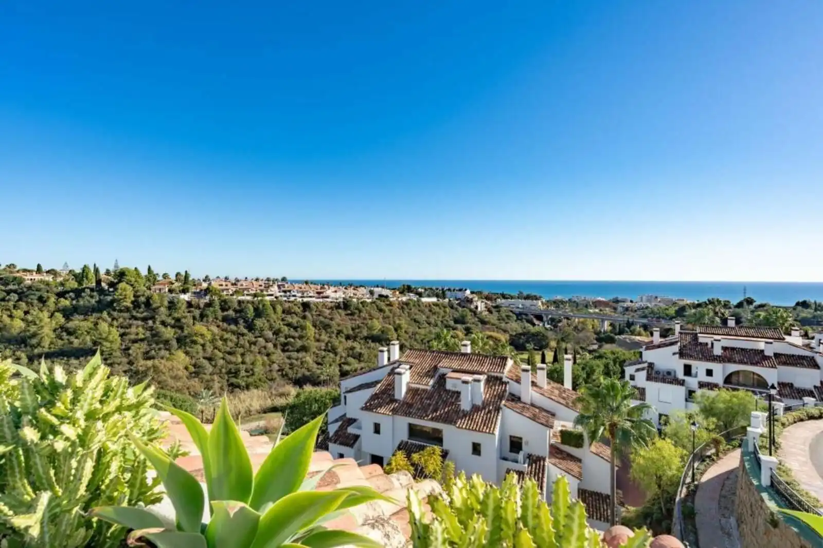 Vista exterior de Àtic de lloguer en Marbella amb Aire condicionat, Terrassa i Moblat