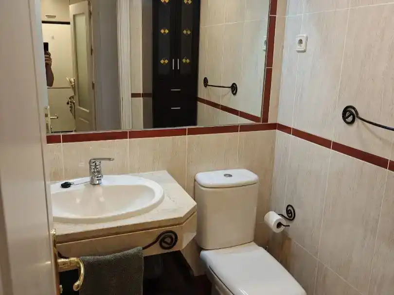 Badezimmer von Wohnung zur Miete in  Madrid Capital mit Klimaanlage und Schwimmbad