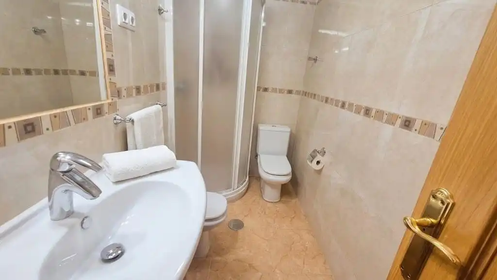 Bany de Apartament en venda en Torrevieja amb Terrassa i Moblat