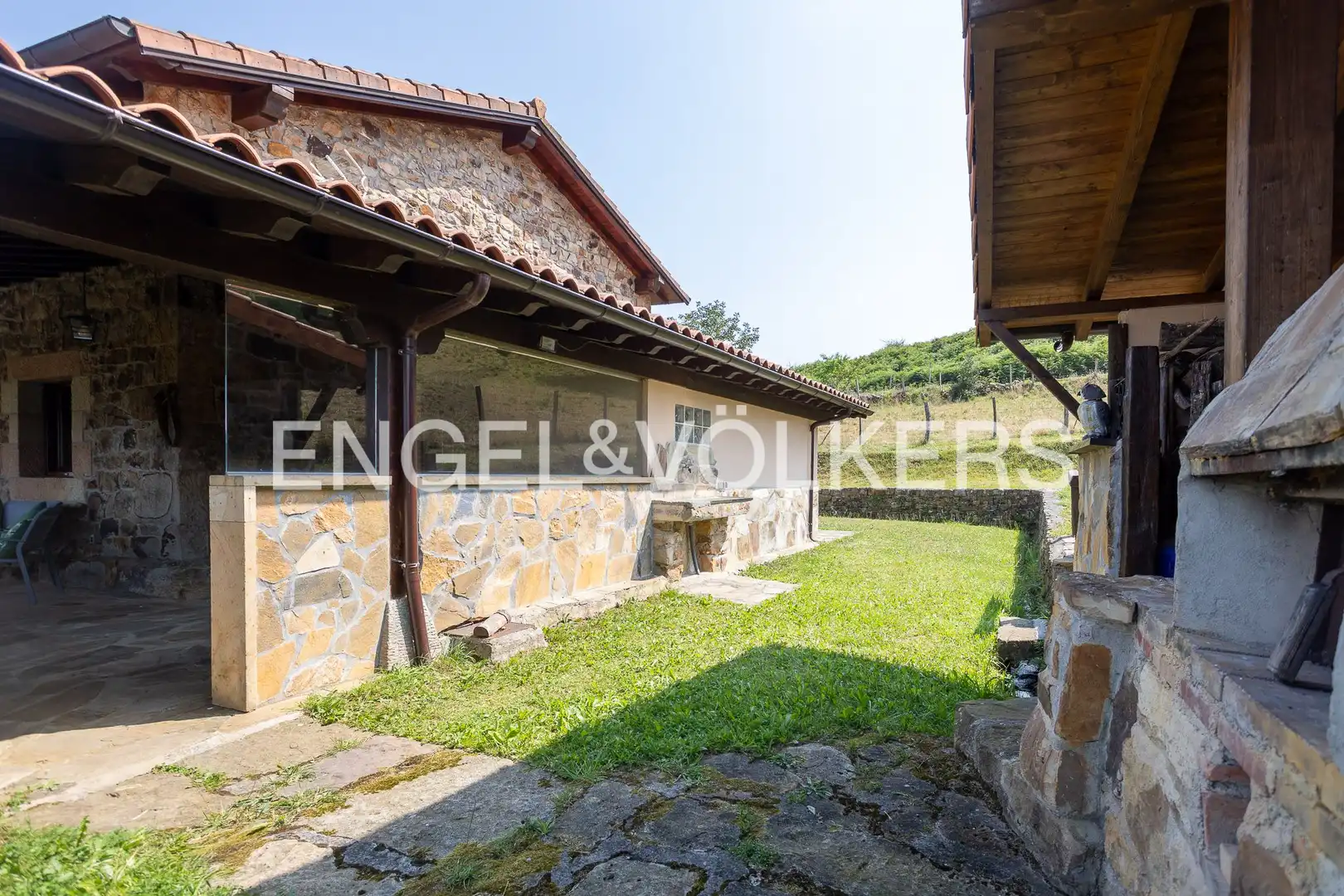 Terraza de Finca rústica en venta en Villacarriedo con Calefacción, Jardín privado y Terraza