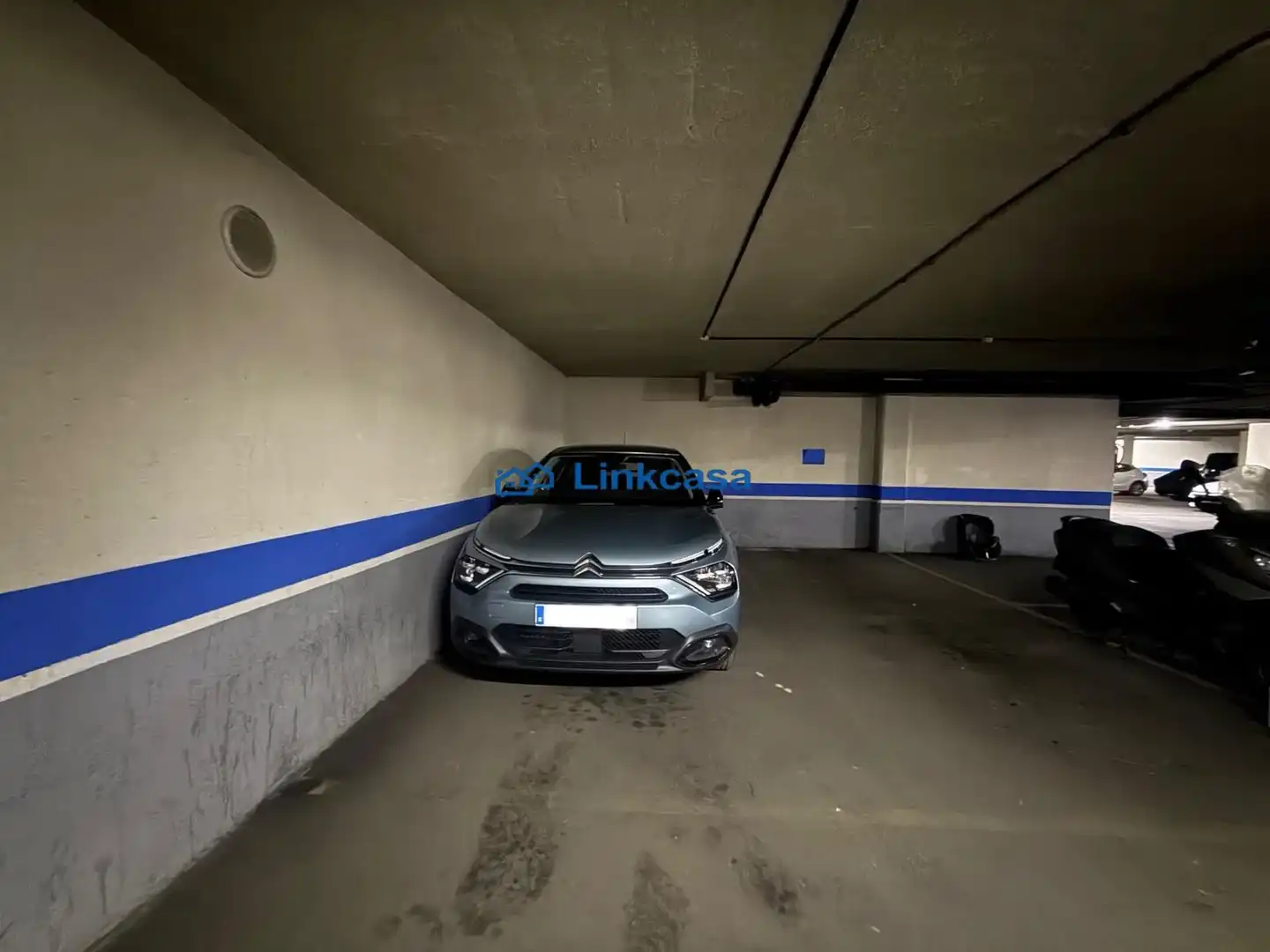 Parking de Piso en venta en Madrid con Calefacción, Trastero y Piscina comunitaria