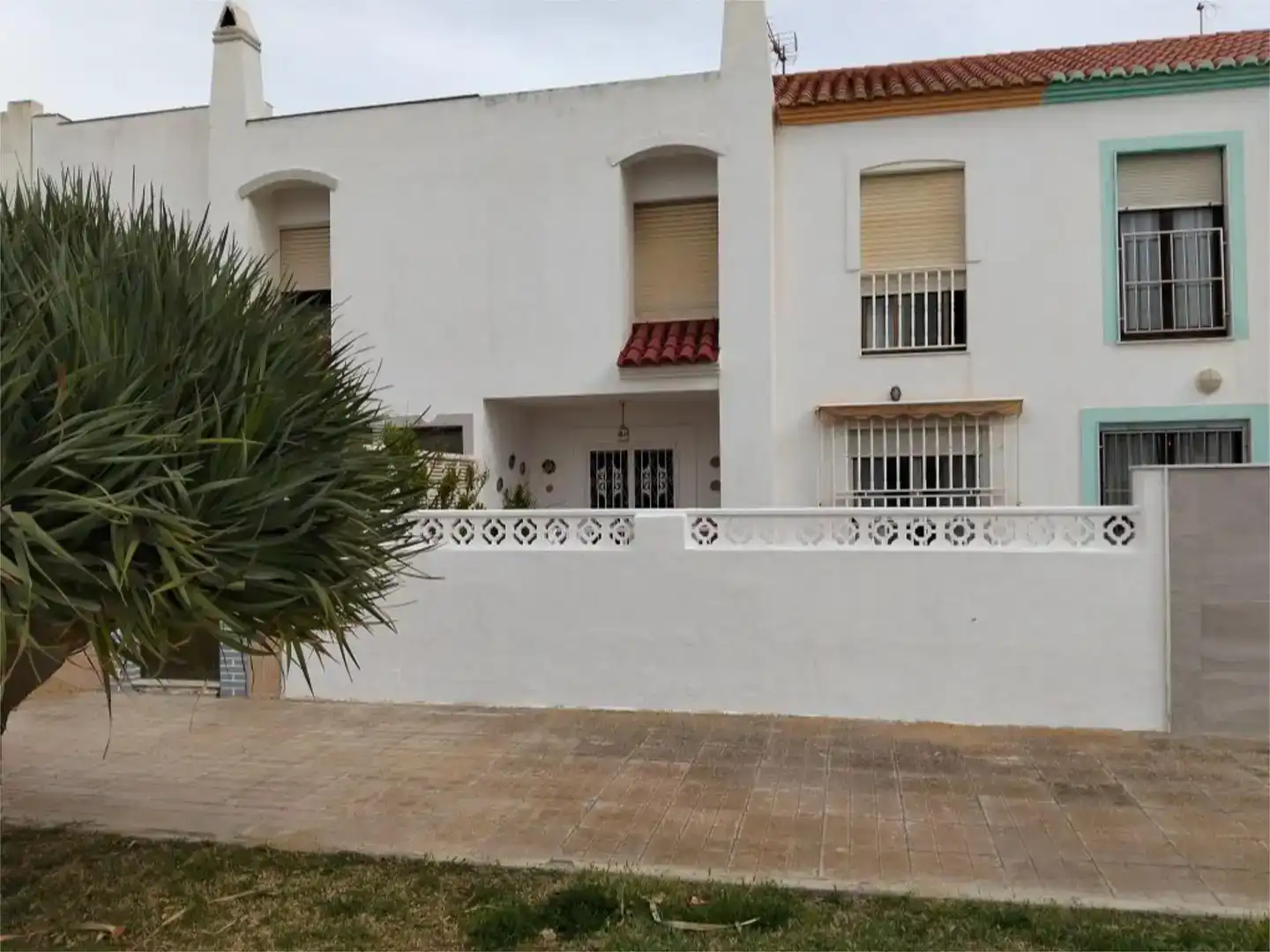Vista exterior de Casa adosada en venda en Cabo de Gata amb Balcó