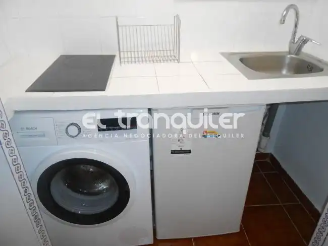 Cocina de Estudio de alquiler en Madrid con Lavadora