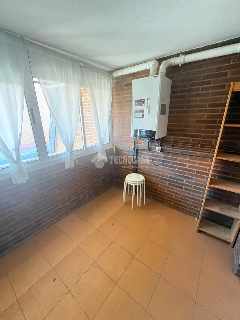 Cuina de Casa adosada en venda en Valladolid amb Calefacció i Parquet