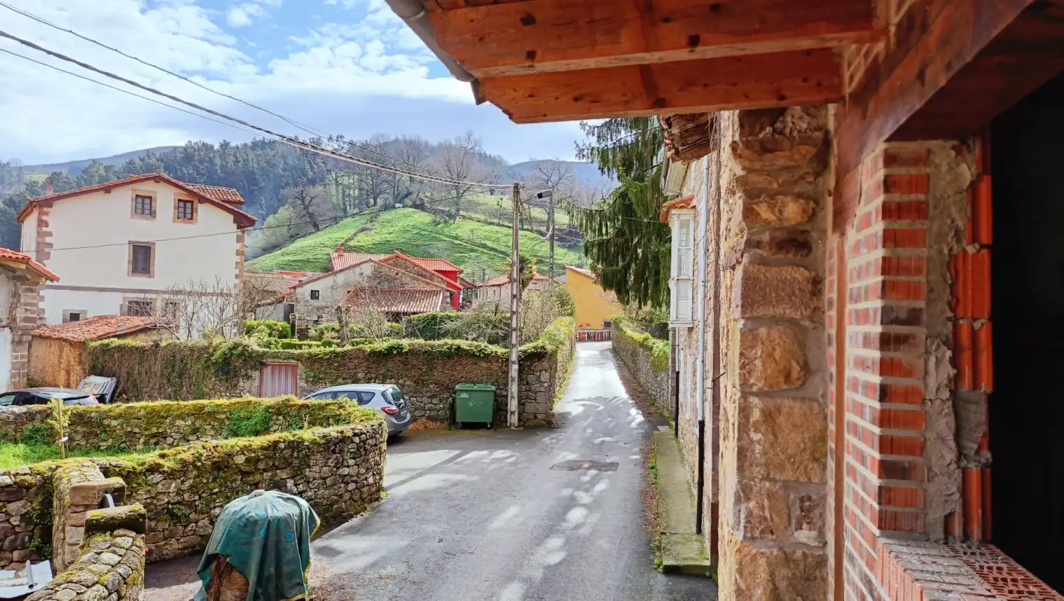 Vista exterior de Casa adosada en venta en Anievas