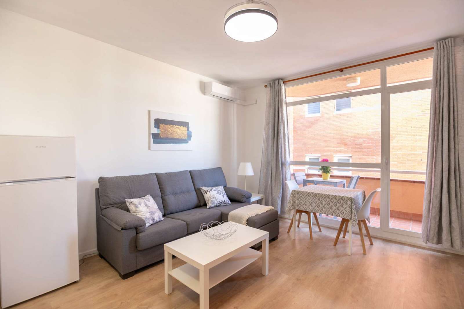 Living room of Apartment to share in  Barcelona Capital  with Air Conditioner and Terrace