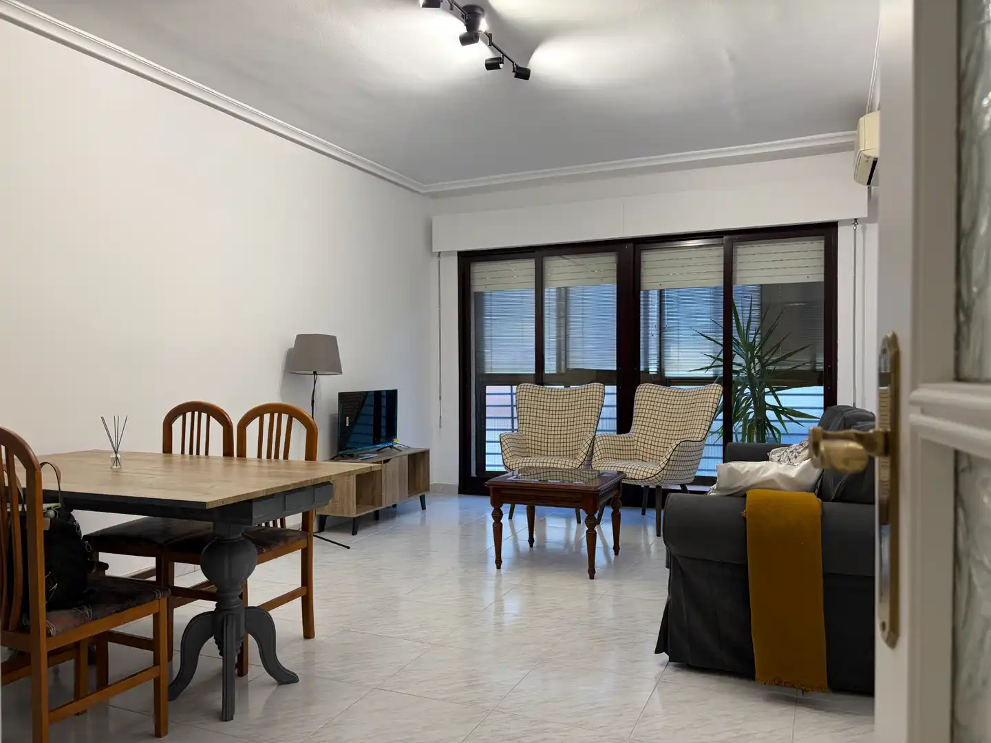 Wohnung zur Miete in Calle Sor Valentina Mirón, Los Pinos - El Pilar