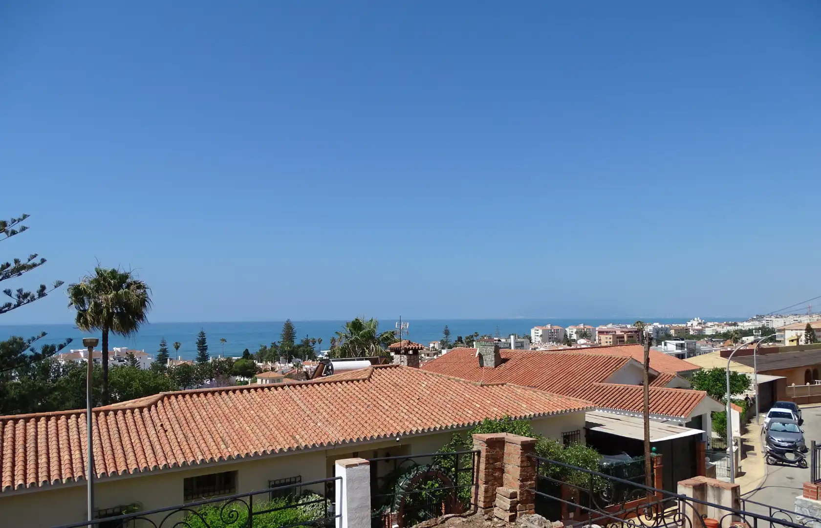 Vista exterior de Casa o chalet en venta en Rincón de la Victoria con Jardín privado y Amueblado