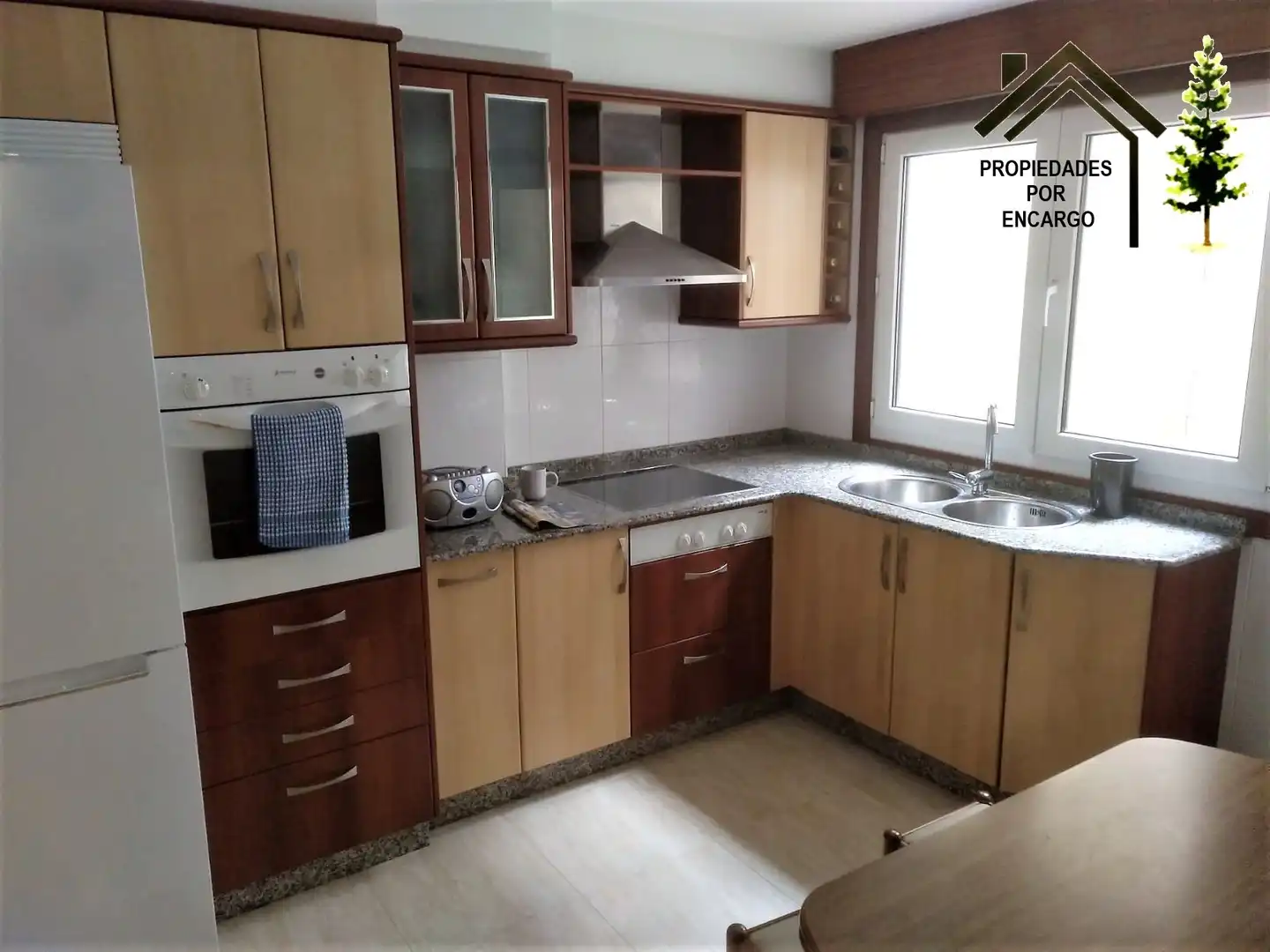 Cocina de Piso en venta en Cangas  con Calefacción y Trastero