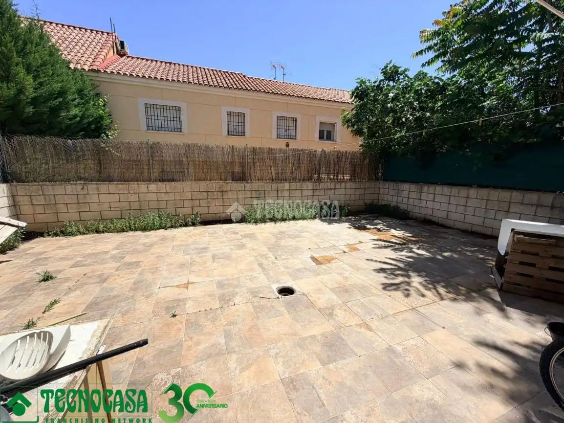Jardín de Casa adosada en venta en Albarreal de Tajo con Aire acondicionado y Jardín privado