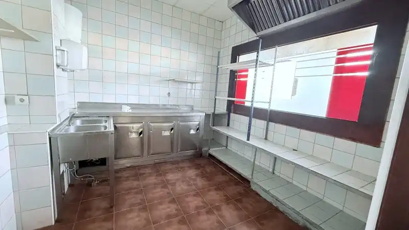 Cocina de Local en venta en Ituero y Lama con Calefacción