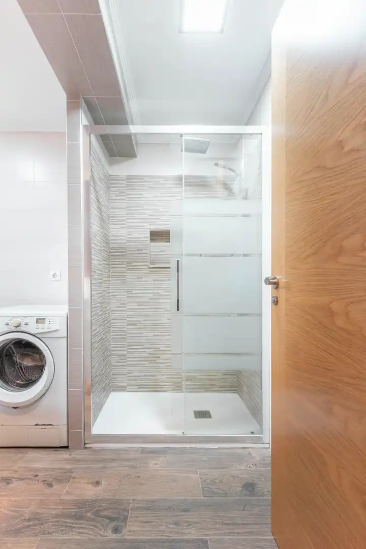 Bathroom of Apartments for sale in San Martín del Rey Aurelio  with Heating, Parquet flooring and Storage room
