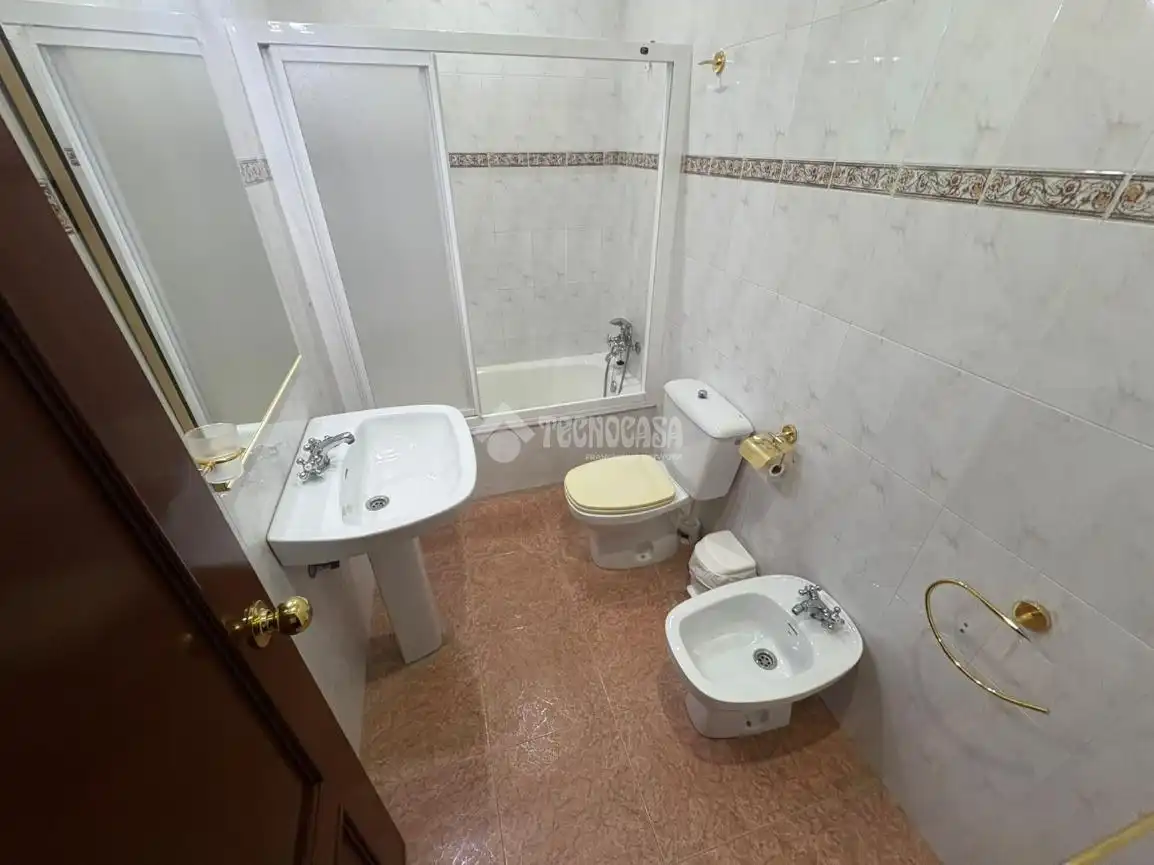 Bany de Casa o xalet en venda en Bonanza - Avda de Huelva - Barrio Andalucia
