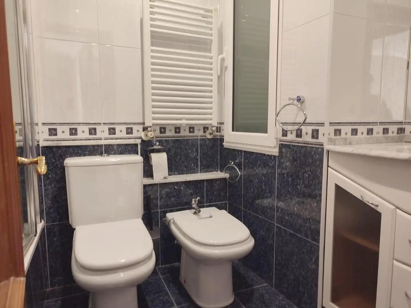 Bathroom of Flat for rent in Oviedo   with Heating and Furnished