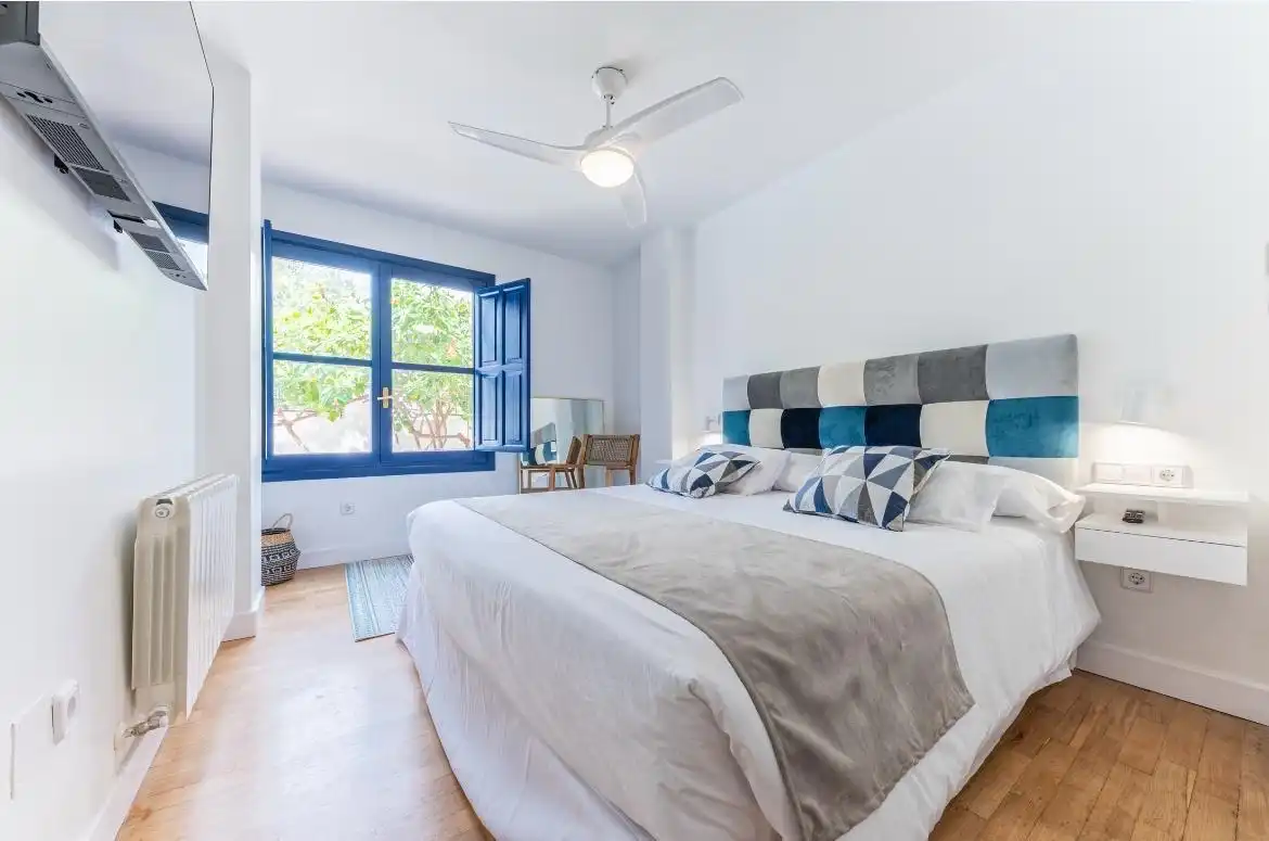 Dormitori de Casa o xalet en venda en Alicante / Alacant amb Jardí privat, Terrassa i Traster