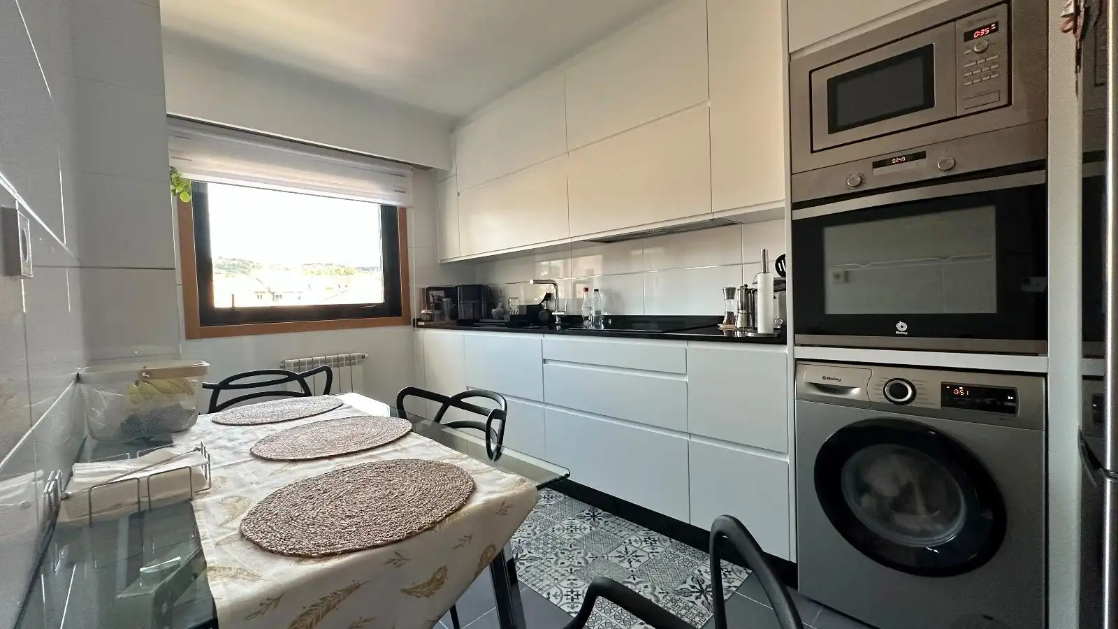 Cuina de Pis de lloguer en Ourense Capital  amb Terrassa, Traster i Moblat