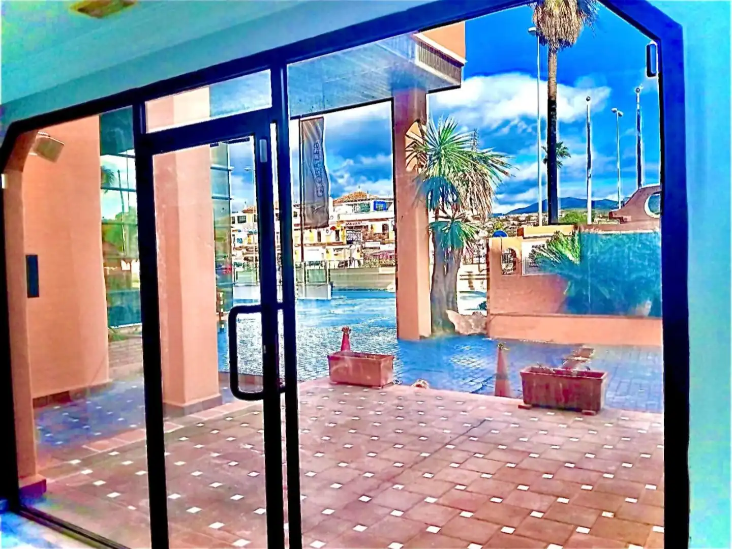 Local en venta en Estepona con Aire acondicionado, Calefacción y Terraza