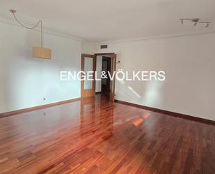 Sala d'estar de Apartament de lloguer en  Madrid Capital amb Calefacció