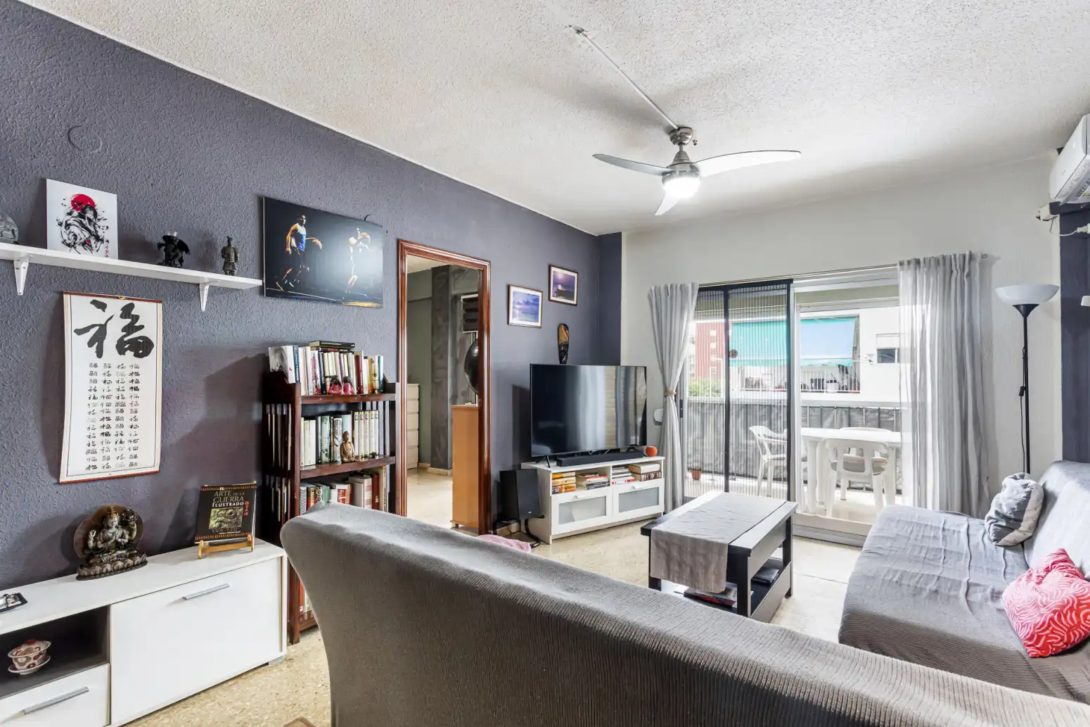 Piso con piscina en venta en CL CARAVEL-LES