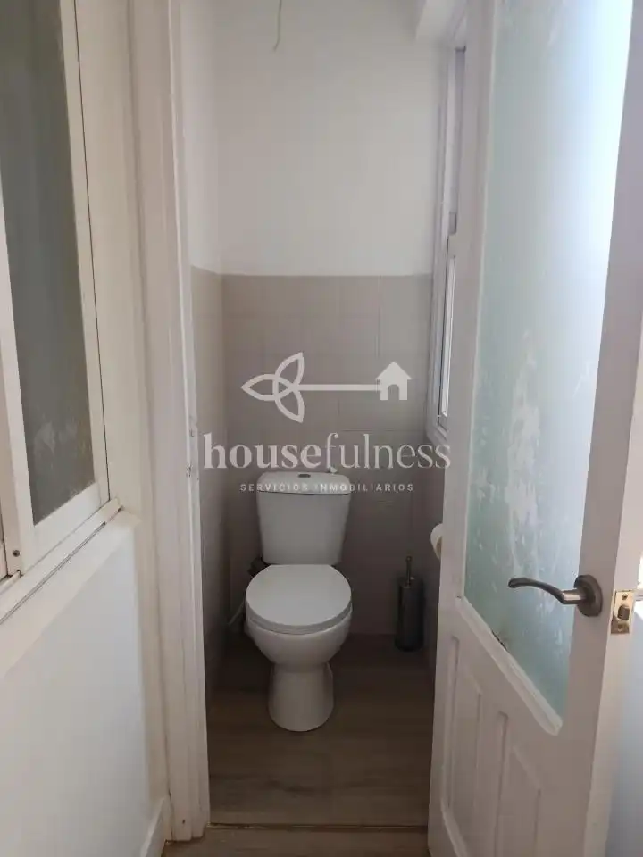 Baño de Piso de alquiler en Ferrol con Calefacción, Terraza y Amueblado