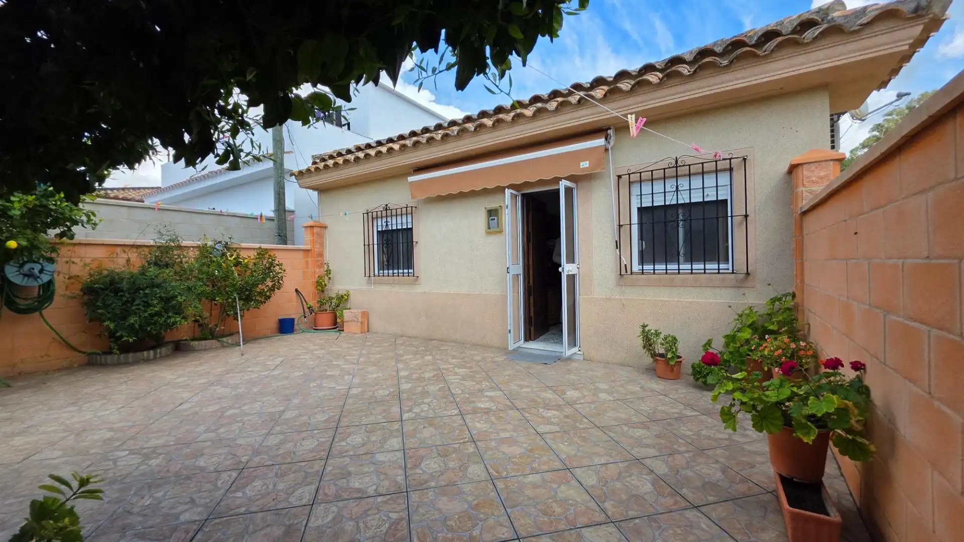 Exterior view of Houses for sale in Arcos de la Frontera  with Private garden and Storage room