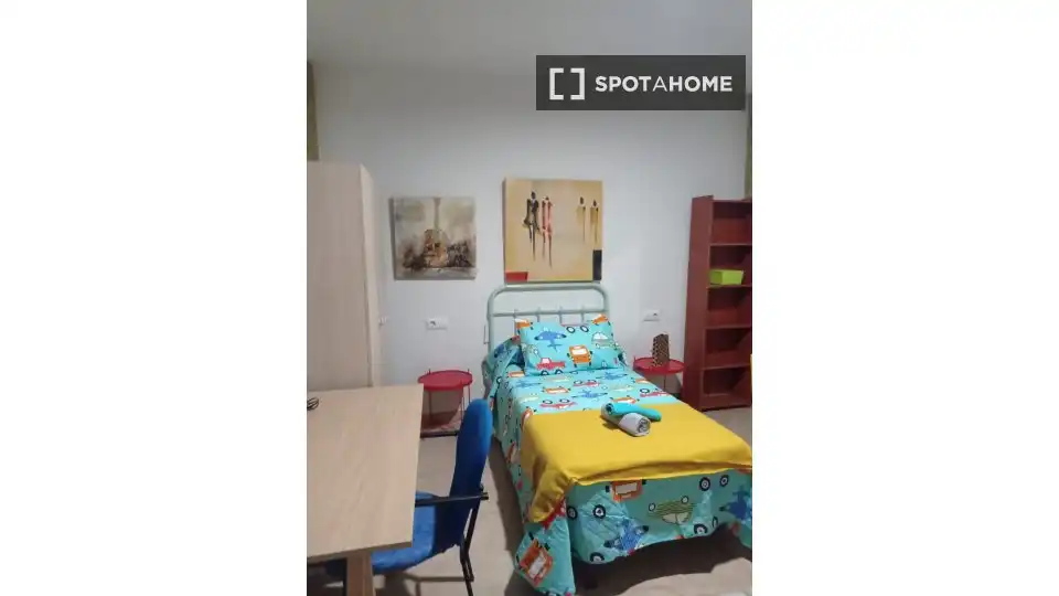 Bedroom of Flat for share in Jaén  with Air Conditioner, Heating and Terrace