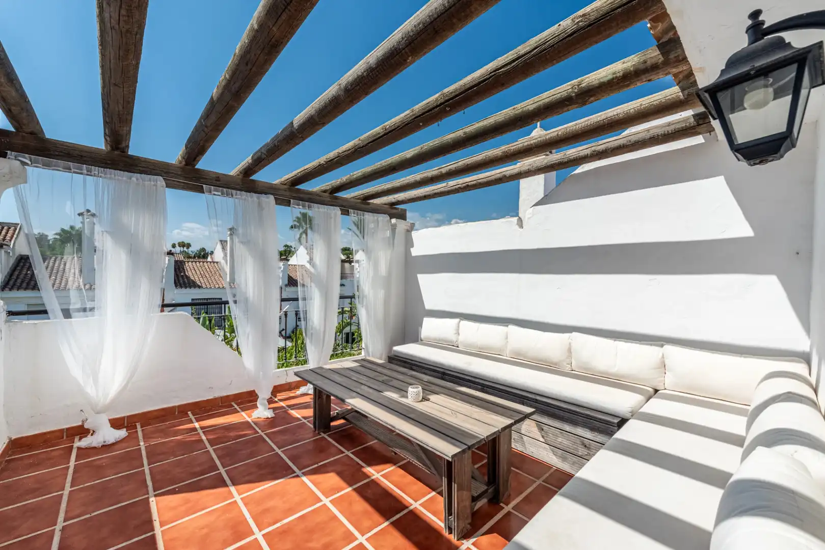 Terrassa de Casa adosada en venda en Nueva Andalucía