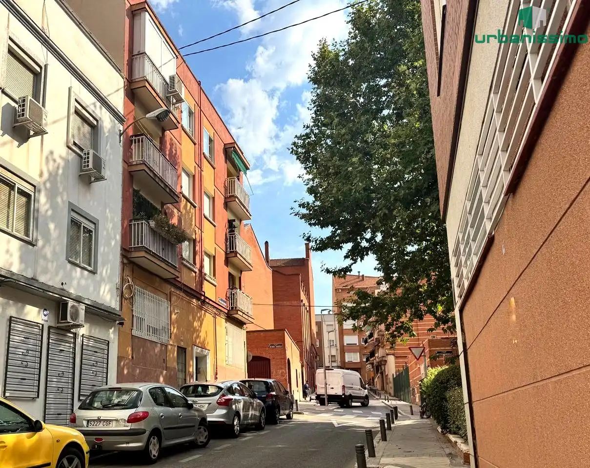 Vista exterior de Apartament en venda en Madrid amb Calefacció