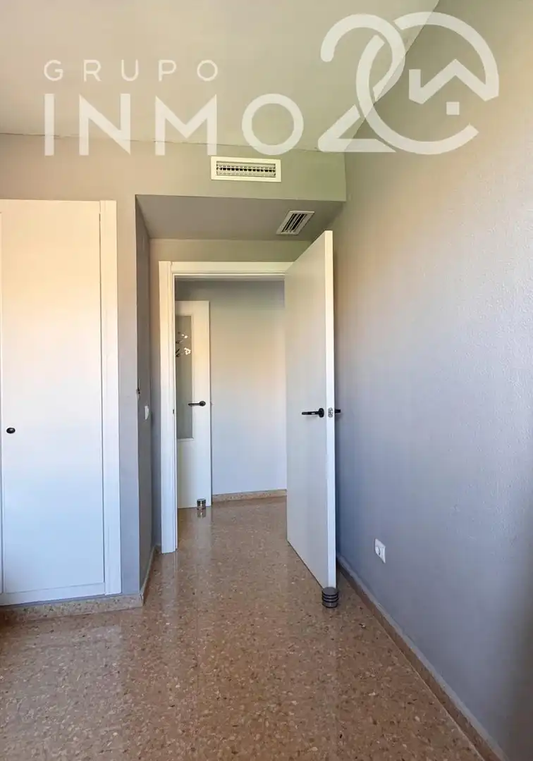 Flat for sale in Plaza Xúquer