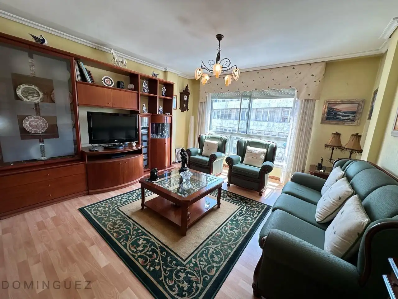 Sala d'estar de Apartament de lloguer en Vigo  amb Calefacció i Moblat