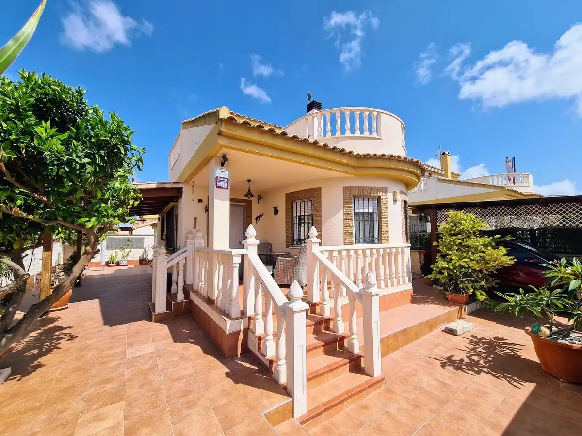 Vista exterior de Casa o xalet en venda en Murcia amb Aire condicionat, Jardí privat i Terrassa