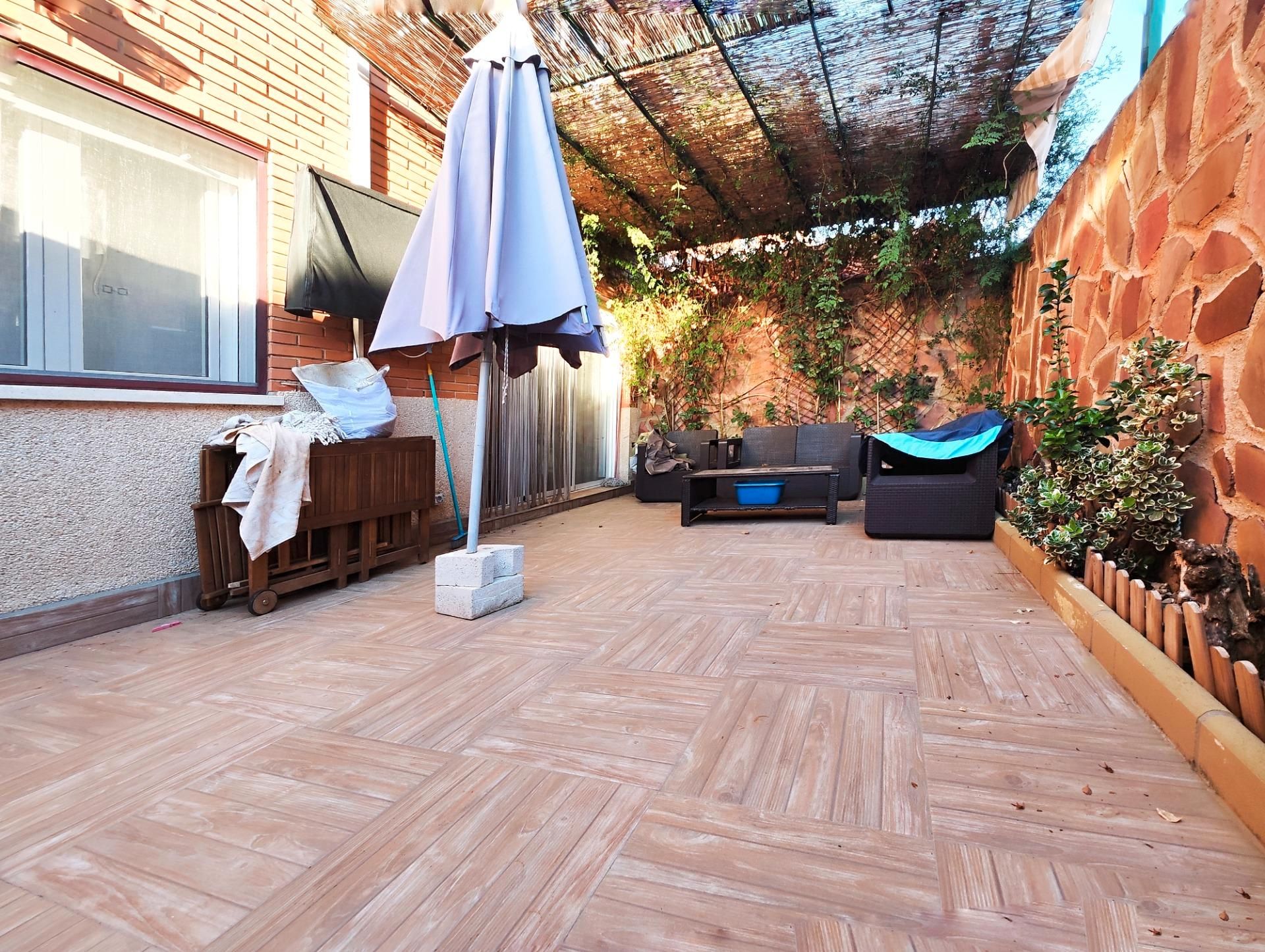 Casa adosada en venda a Avenida Ocho de Marzo, PAU 2-600