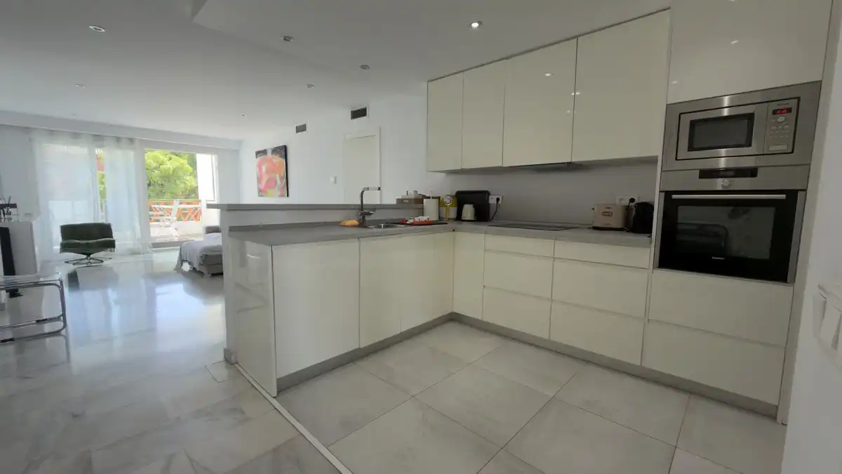 Apartamento con ascensor en venta en Nueva Andalucía, imagen 2
