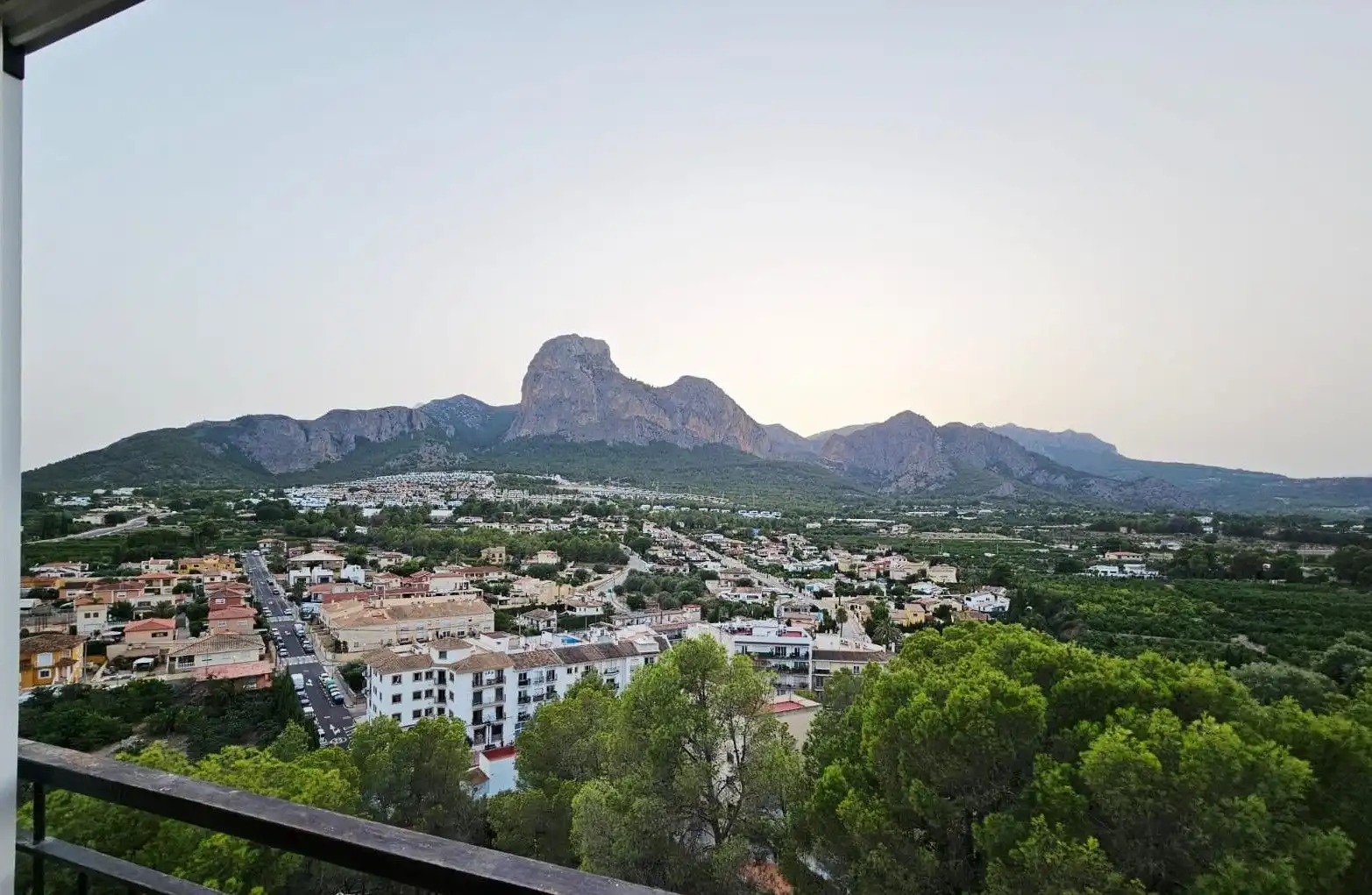 Vista exterior de Apartament en venda en La Nucia amb Piscina comunitària