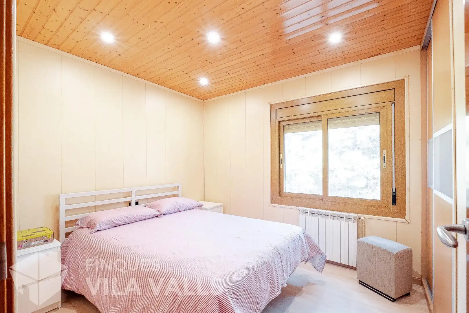 Dormitori de Casa o xalet en venda en Sant Quirze Safaja amb Jardí privat, Parquet i Terrassa