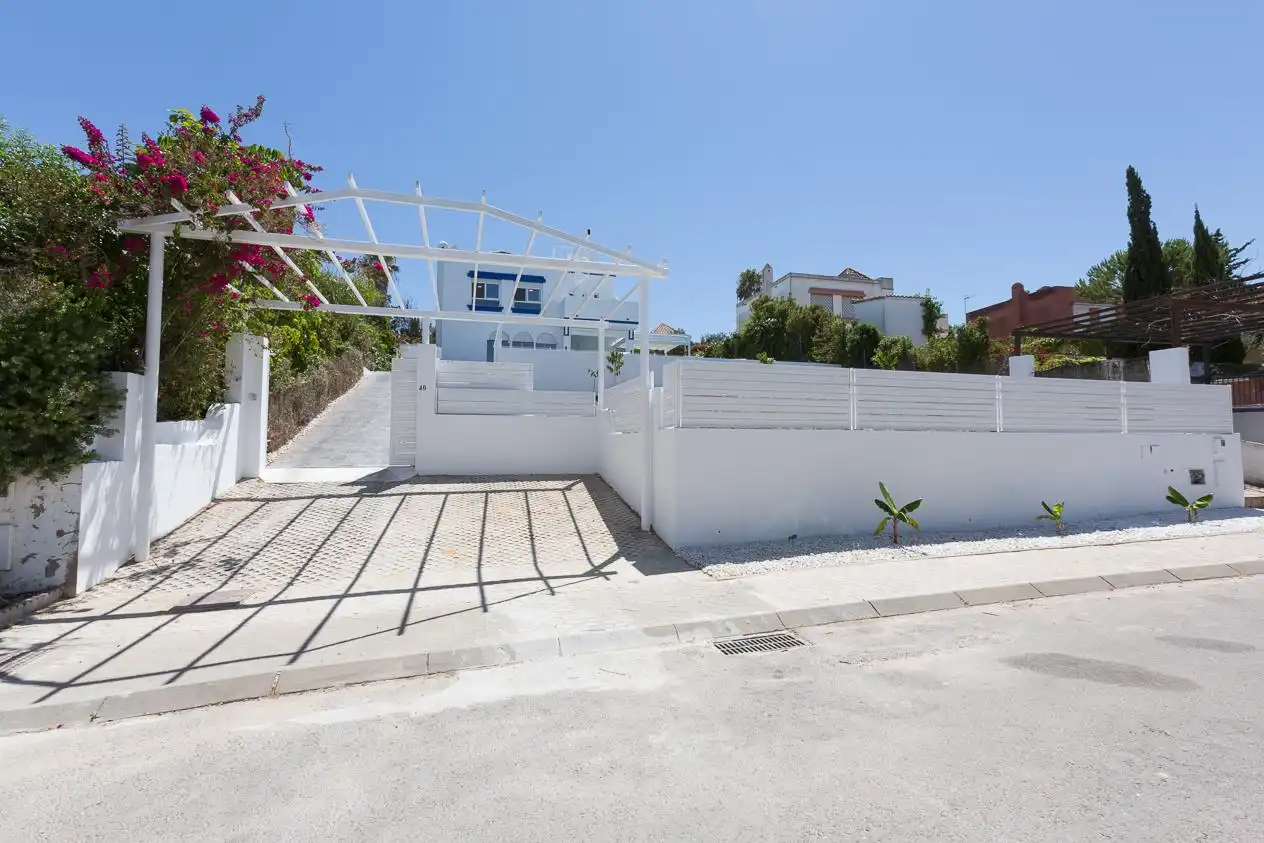 Vista exterior de Casa o chalet de alquiler en Sanlúcar de Barrameda con Aire acondicionado, Jardín privado y Terraza