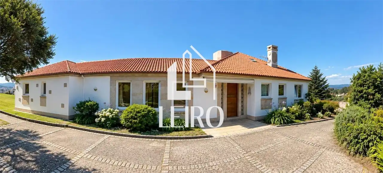 Detached house with garden for sale in Vilagarcía