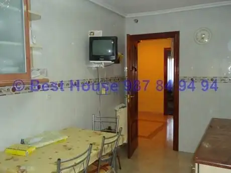 Cocina de Piso en venta en León Capital  con Calefacción, Parquet y Trastero