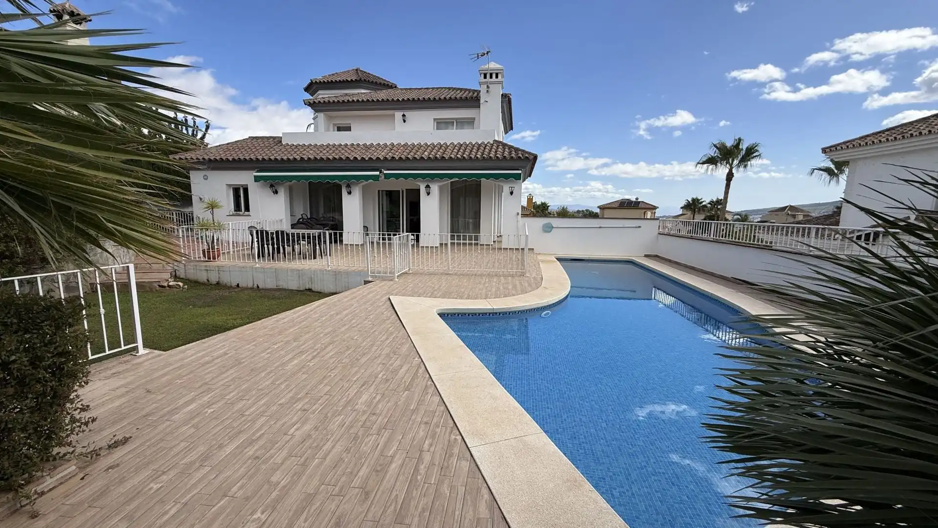 Exterior view of Houses for sale in Coín  with Air Conditioner, Storage room and Swimming Pool