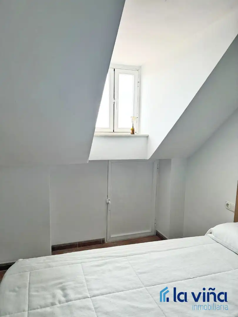 Bedroom of Attic for sale in Alameda  with Air Conditioner, Heating and Furnished