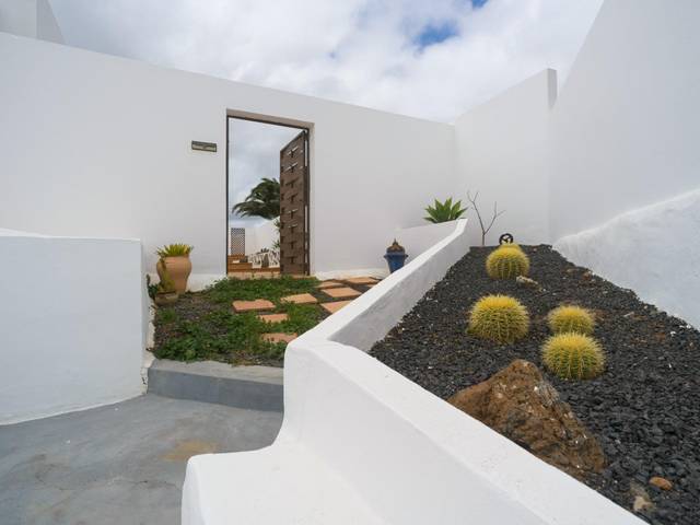 Casa-chalet en Venta en  LIRIOS LOS en Tías pueblo