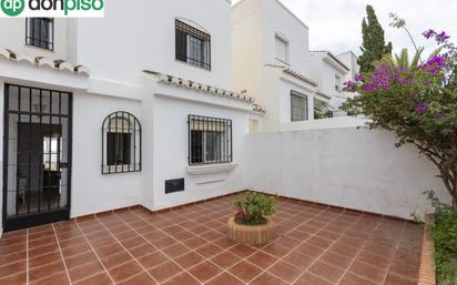 Jardí de Casa adosada en venda en Almuñécar amb Jardí privat, Parquet i Terrassa