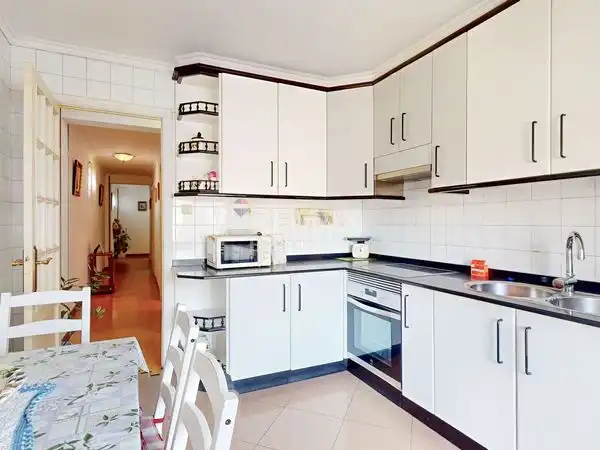 Cocina de Piso en venta en Vigo  con Parquet y Terraza