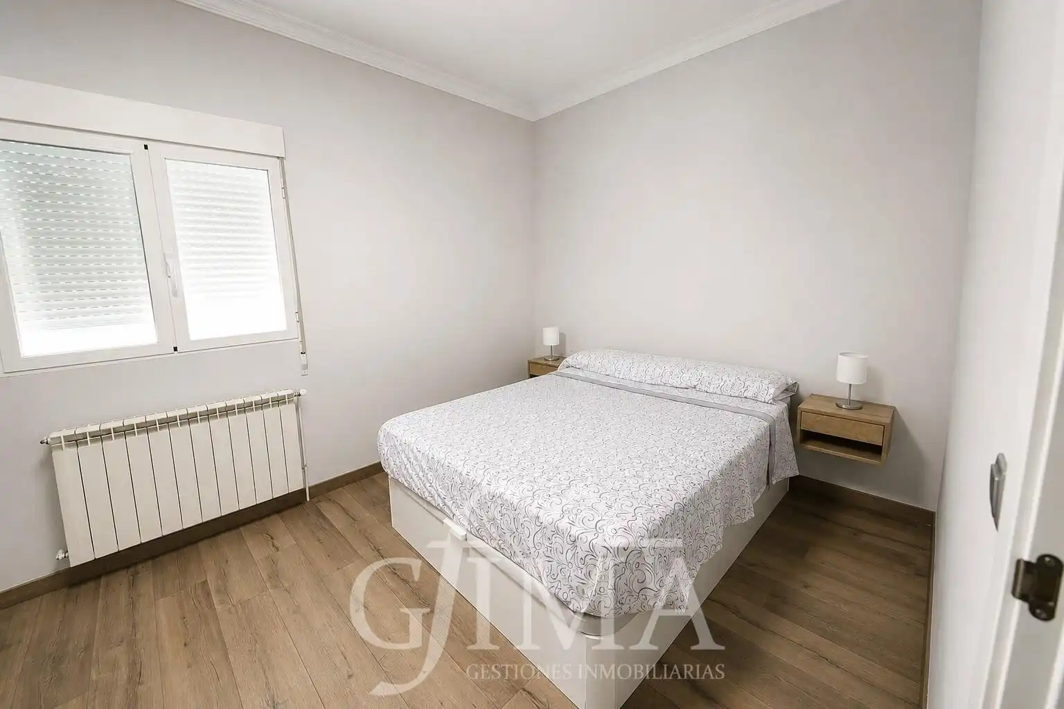 Habitación de Casa adosada en venta en Tomelloso con Calefacción y Trastero