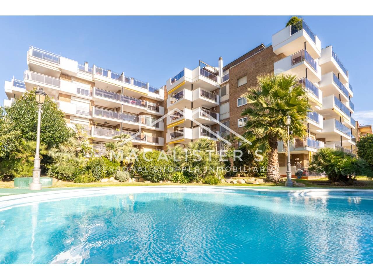 Flat for sale in Sector Est