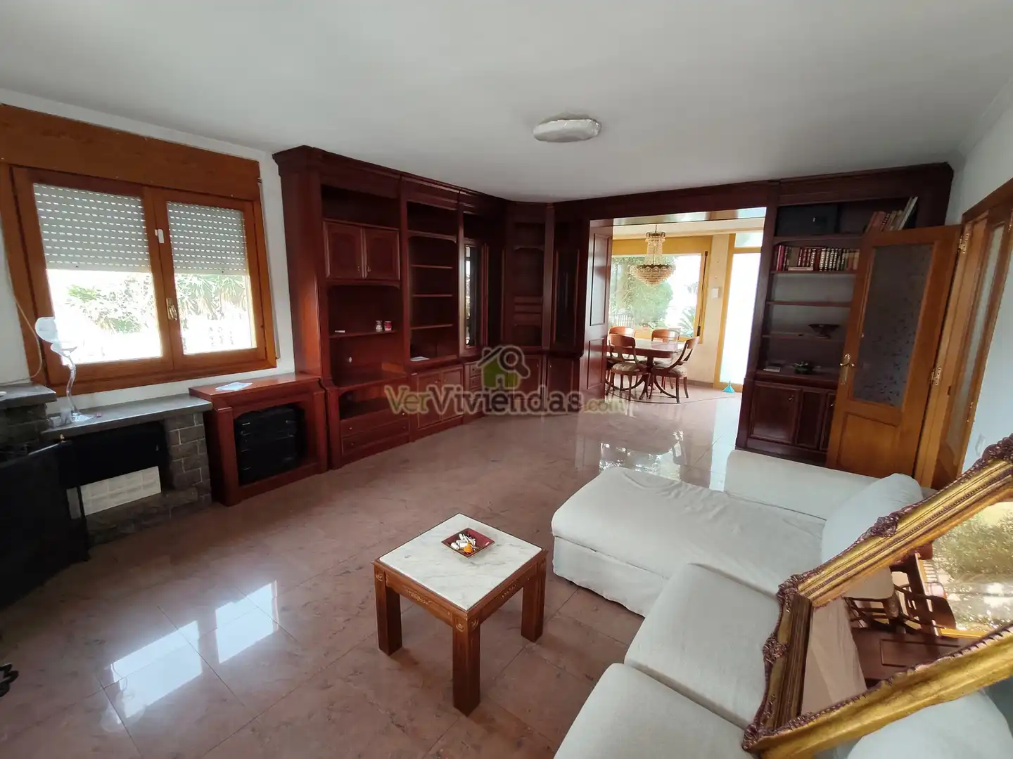 Sala d'estar de Casa o xalet en venda en Cerdanyola del Vallès amb Calefacció, Jardí privat i Parquet